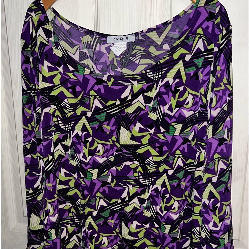 ONLY 9— sharkbite style top purple multi 3X whimsical flowy